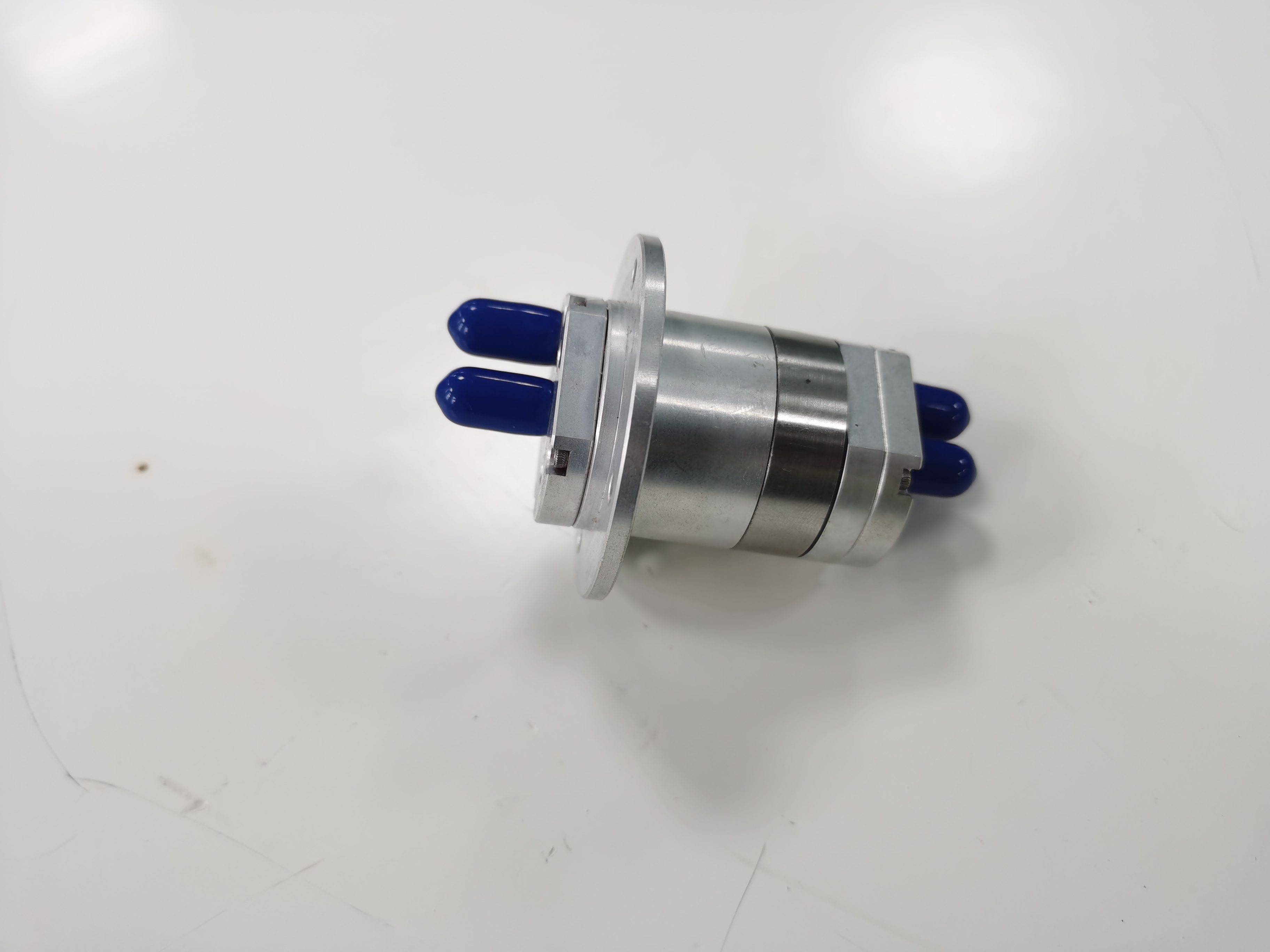 �pͨ��ͬ�S���D�P��